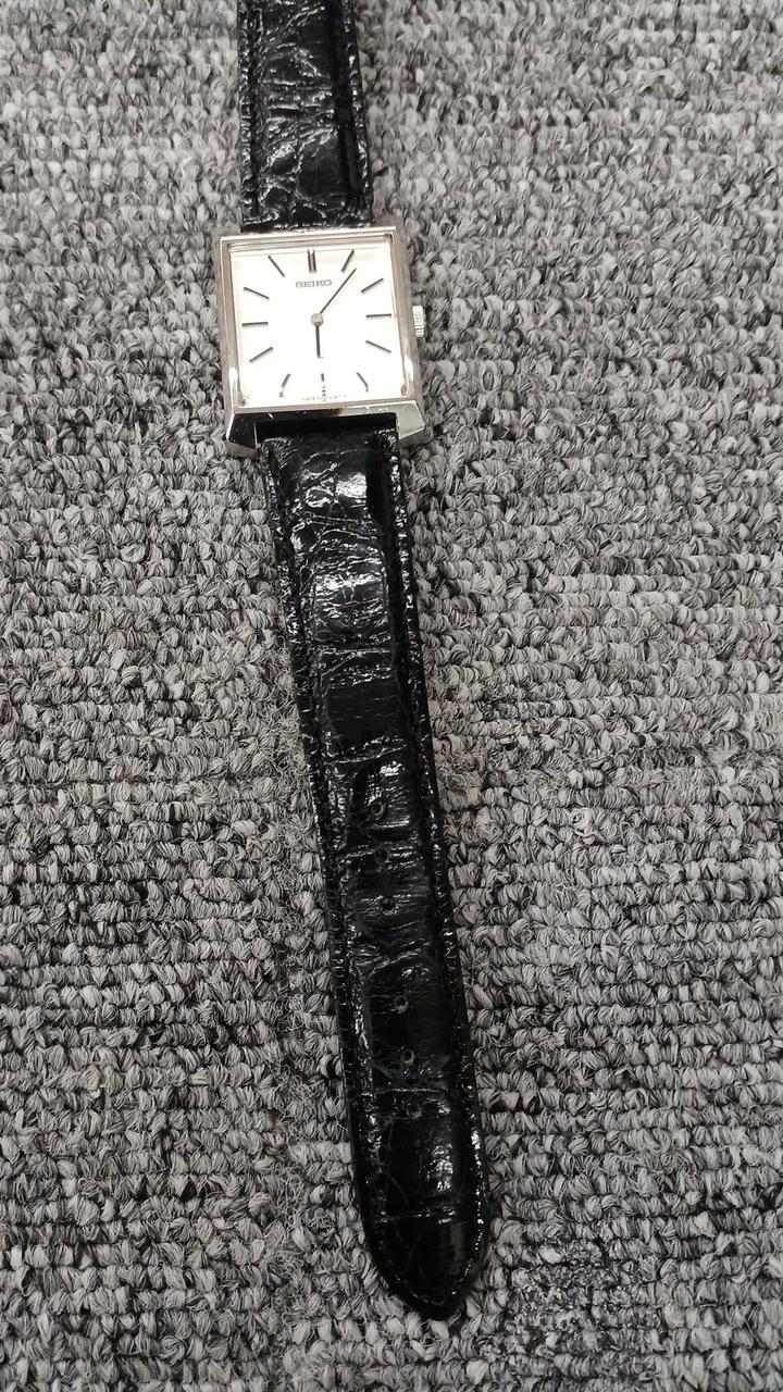 SEIKO Manual Wind Wristwatch 2220-3031
