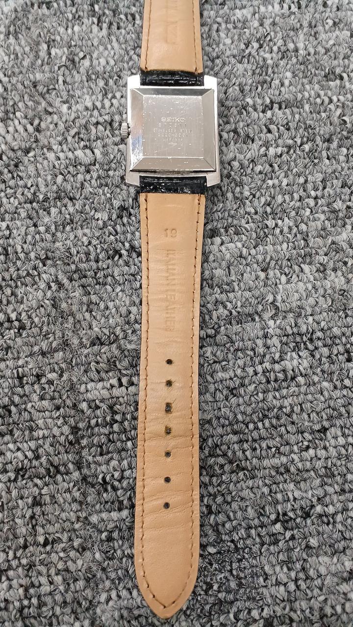 SEIKO Manual Wind Wristwatch 2220-3031