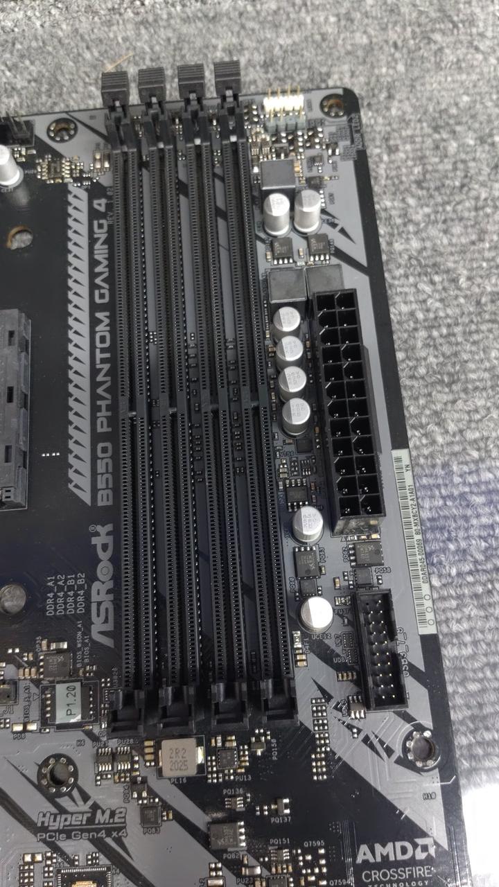 ASROCK Motherboard B550 PHANTOM GAMING 4