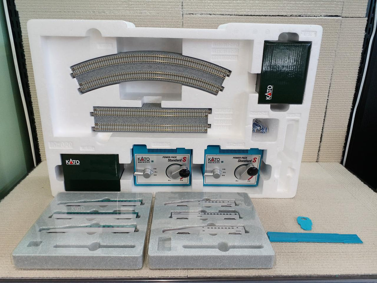 KATO N Gauge E5 Series Shinkansen Hayabusa E6 Series Shinkansen Komachi Double Track Starter Set