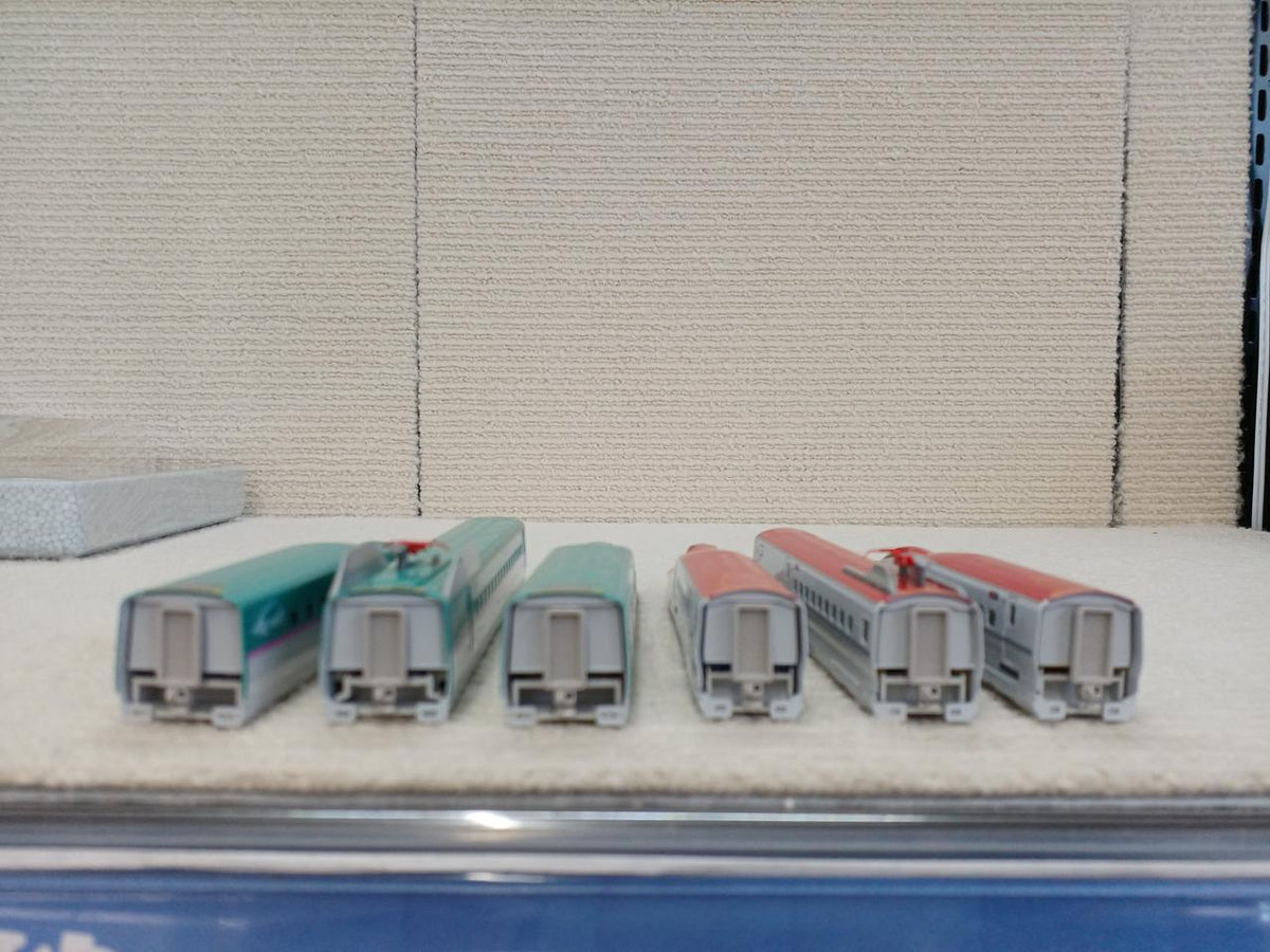 KATO N Gauge E5 Series Shinkansen Hayabusa E6 Series Shinkansen Komachi Double Track Starter Set