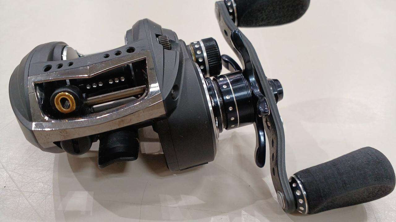 ABUGARCIA Baitcasting Reel REVO MGX-L | BanzaiHobby