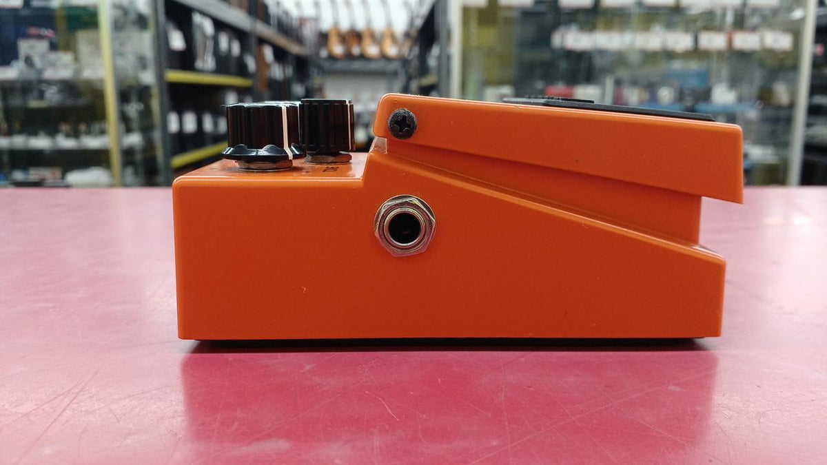 BOSS Distortion DS-1 - Banzai Thrifting | BanzaiHobby
