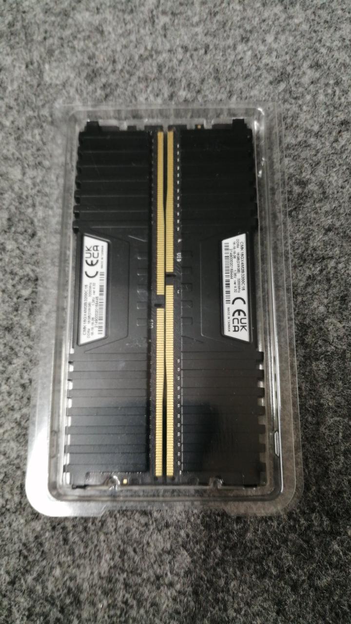 VENGEANCE DDR4 8GB×2 CMK16GX4M2B3200C16 - Banzai Thrifting | BanzaiHobby