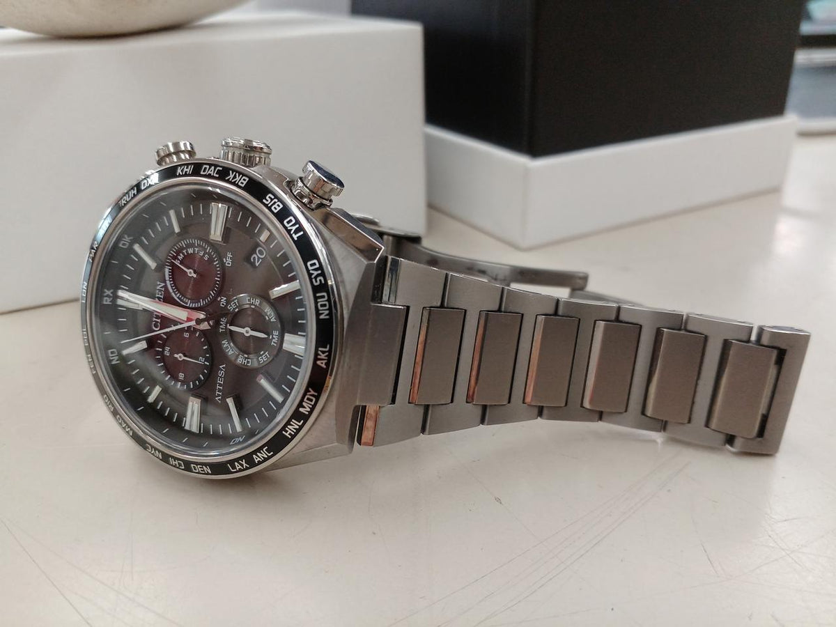 CITIZEN Radio-Controlled Solar Eco-Drive Wristwatch E660-007C801