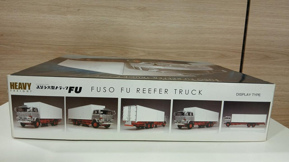 Aoshima Dekotora Series 1/32 Fuso FU113S Refrigerated Truck