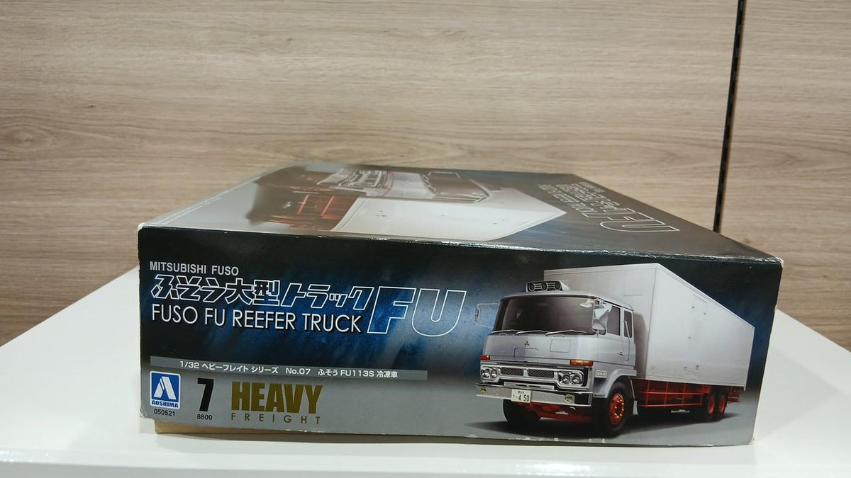 Aoshima Dekotora Series 1/32 Fuso FU113S Refrigerated Truck