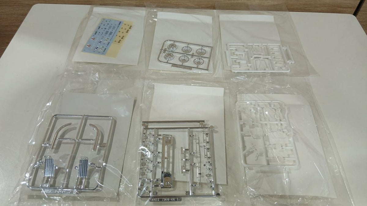 Aoshima Dekotora Series 1/32 Fuso FU113S Refrigerated Truck