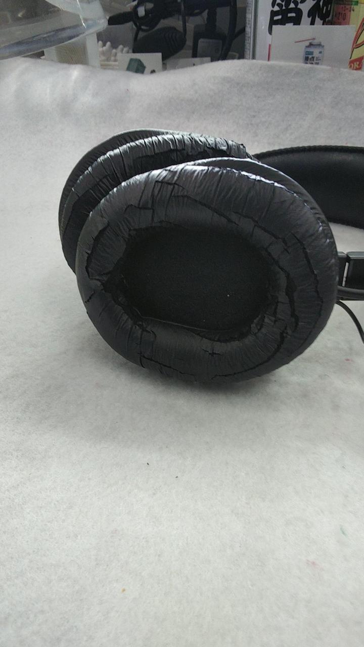 SONY Monitor headphones MDR-7506 (ear pads deteriorated)