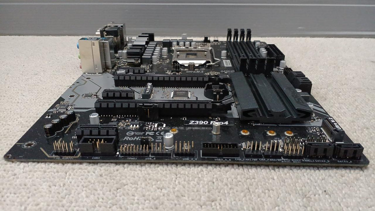 ASROCK Motherboard: Z39 PRO4