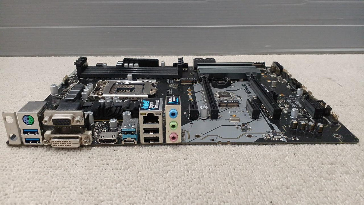 ASROCK Motherboard: Z39 PRO4