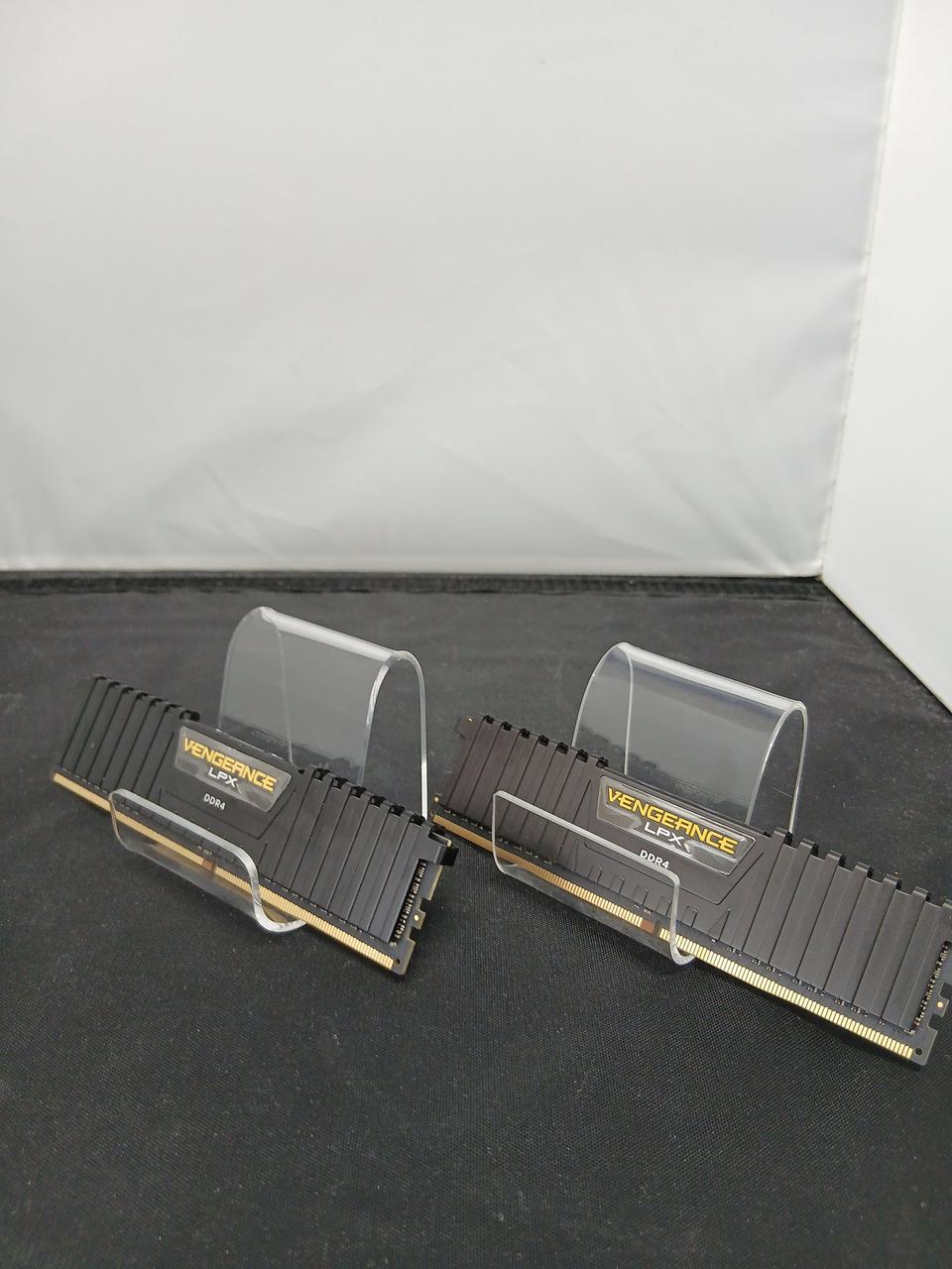 CORSAIR DDR4 Memory CMK16GX4M2A2666C16