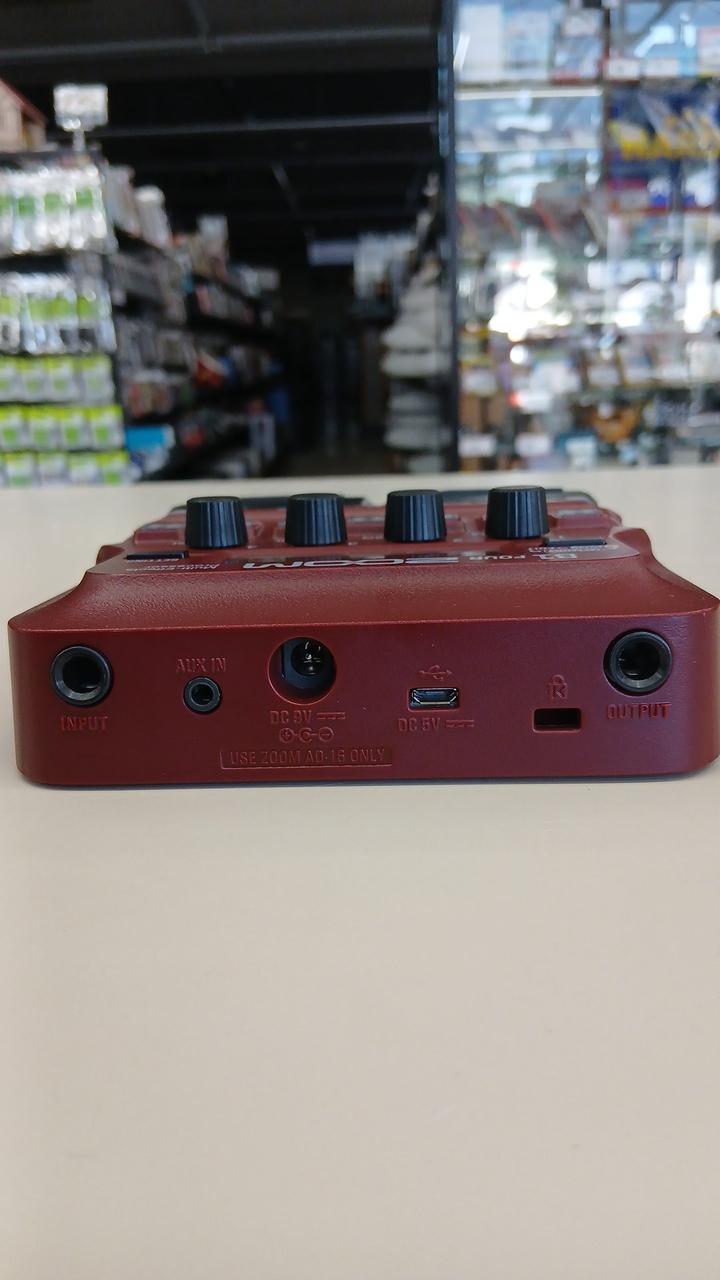 ZOOM Multi-Effects Pedal B1 FOUR