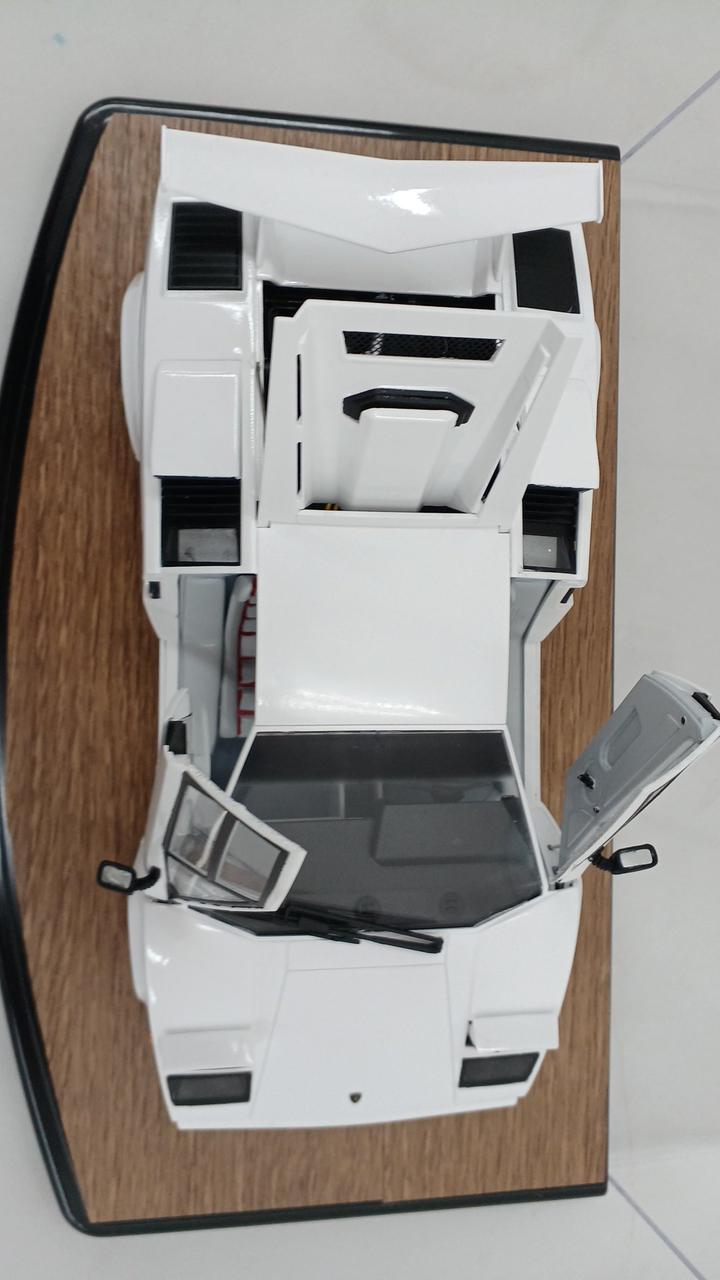 Aoshima Lamborghini Countach Pre-painted Plastic Model