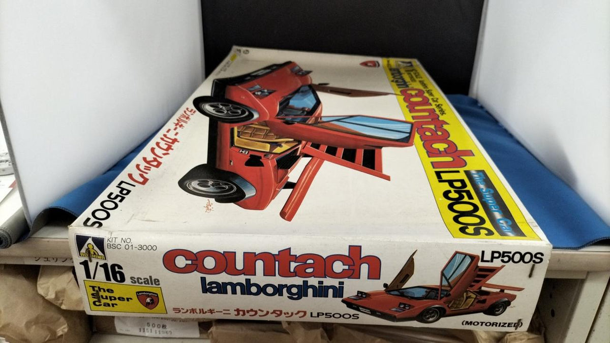 Aoshima Lamborghini Countach LP5005 1/16 Scale Plastic Model - Banzai Thrifting | BanzaiHobby