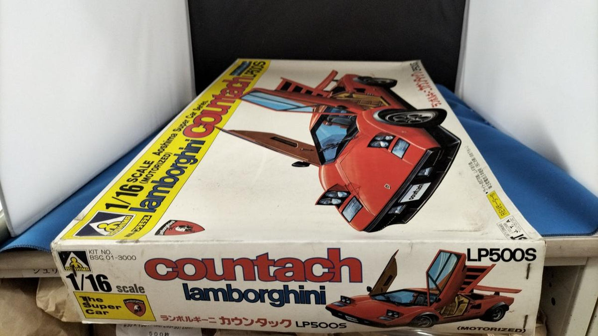 Aoshima Lamborghini Countach LP5005 1/16 Scale Plastic Model - Banzai Thrifting | BanzaiHobby
