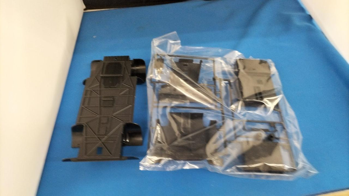 Aoshima Lamborghini Countach LP5005 1/16 Scale Plastic Model - Banzai Thrifting | BanzaiHobby