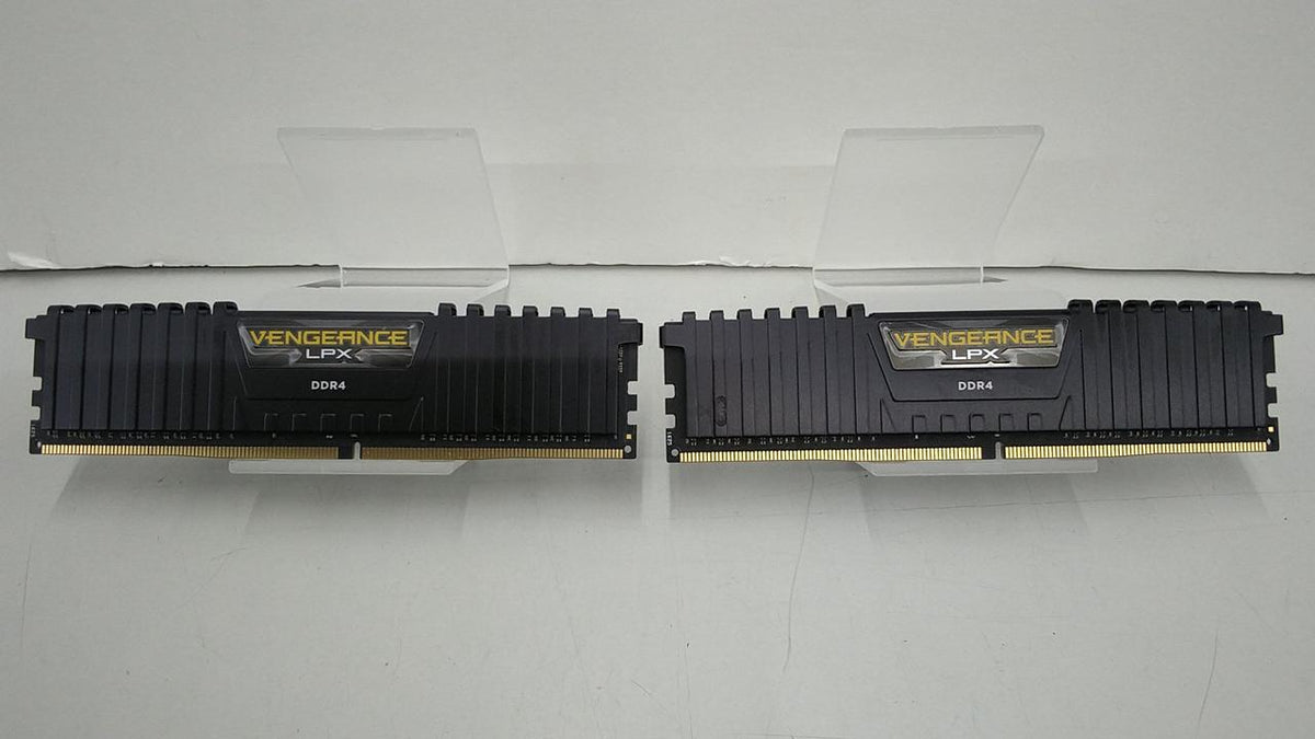 CORSAIR DDR4 PC4-21300 CMK16GX4M2A2666C16 - Banzai Thrifting | BanzaiHobby