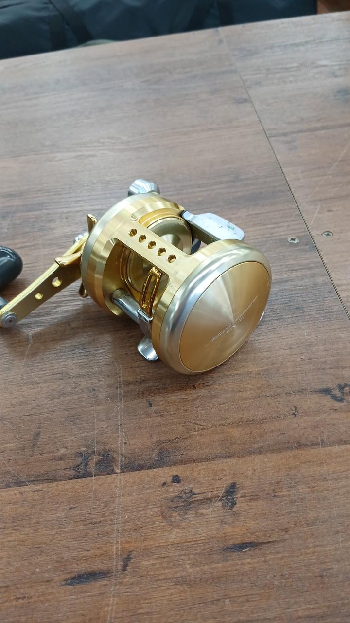 DAIWA Double-axle Reel MILLIONAIRE CV-Z 250SF - Banzai Thrifting | BanzaiHobby