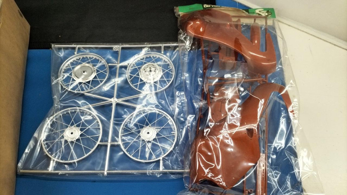 Tamiya HONDA CB750 RACING Type Big Scale Plastic Model - Banzai Thrifting | BanzaiHobby