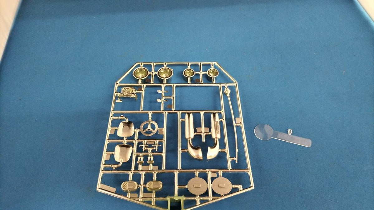 REVELL VAN Plastic Model - Banzai Thrifting | BanzaiHobby