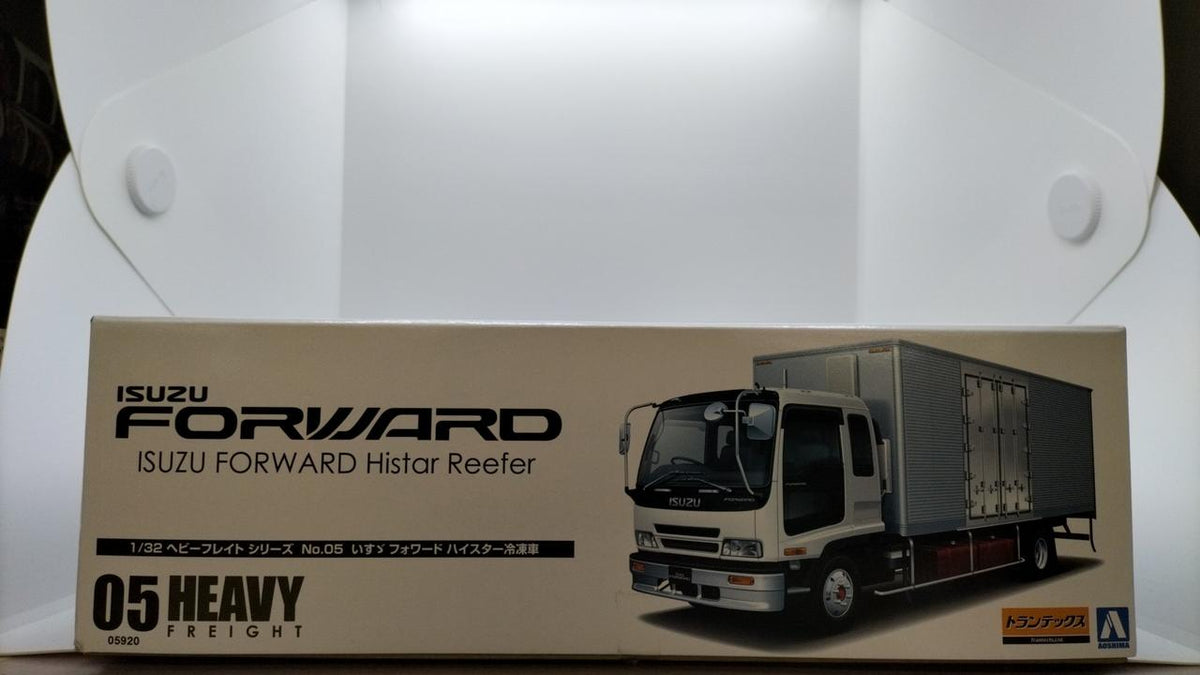 Aoshima Isuzu Forward Highstar Refrigerated Truck Heavy Freight Series No.5 - Banzai Thrifting | BanzaiHobby