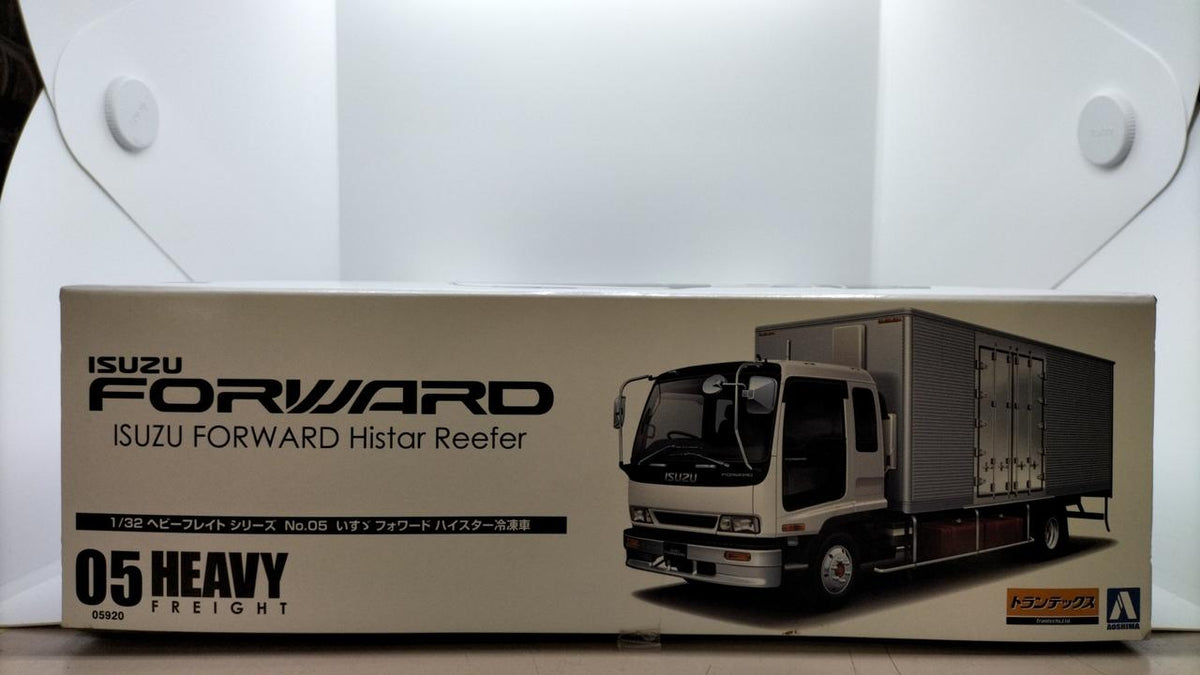 Aoshima Isuzu Forward Highstar Refrigerated Truck Heavy Freight Series No.5 - Banzai Thrifting | BanzaiHobby