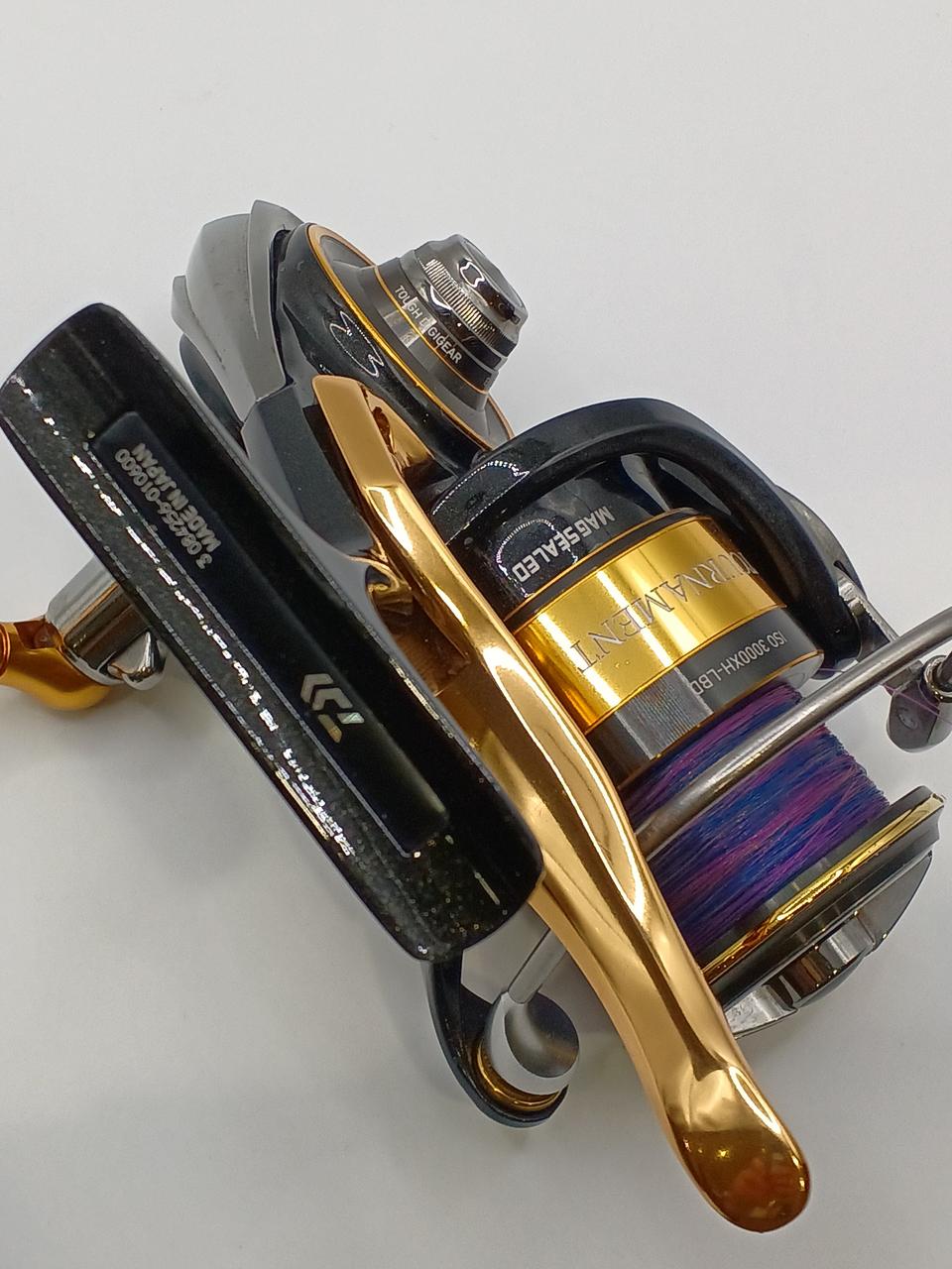 DAIWA TOURNAMENT 300XH-LBD - Banzai Thrifting | BanzaiHobby