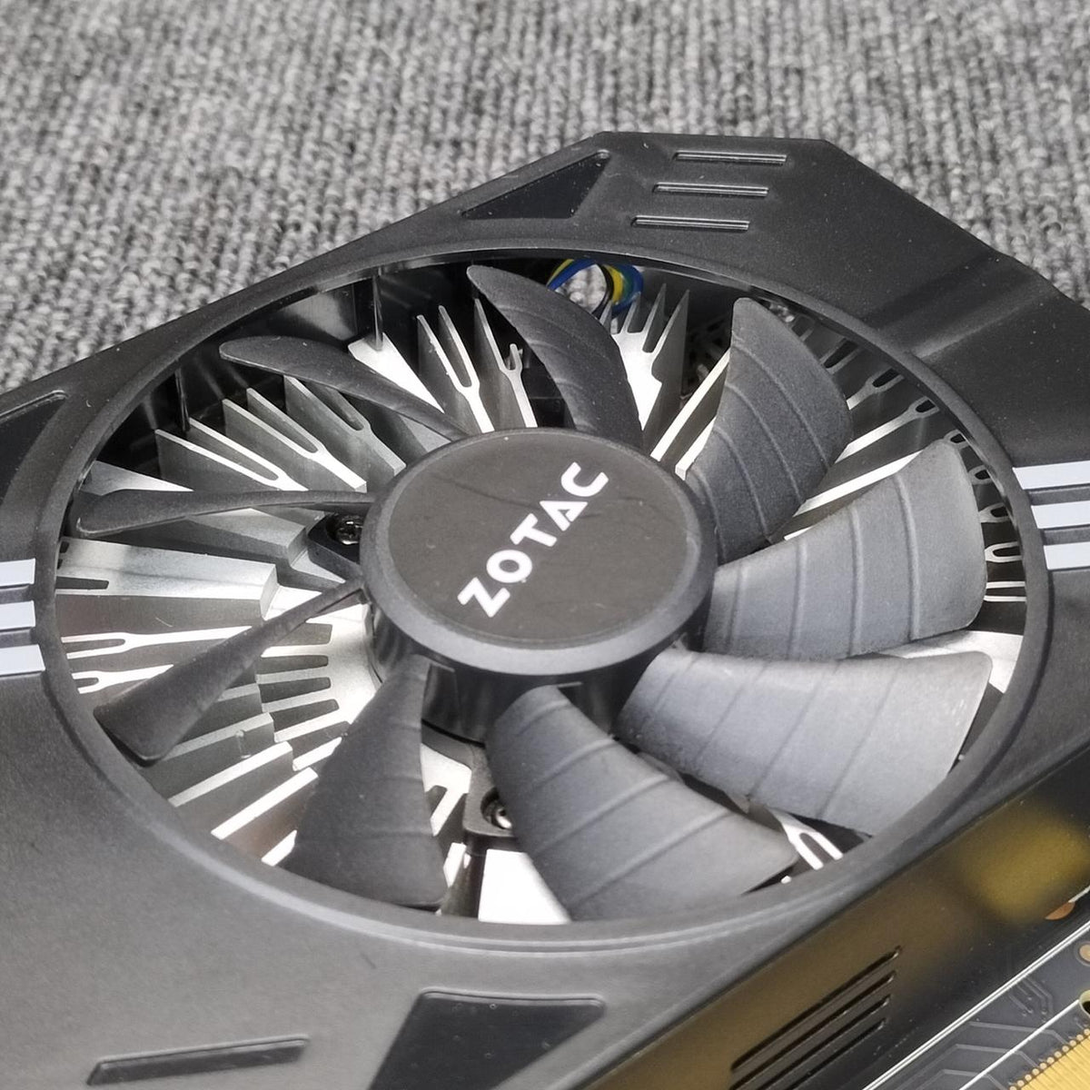 ZOTAC ZT-P10600A-10L ZT-P10600A-10L - Banzai Thrifting | BanzaiHobby