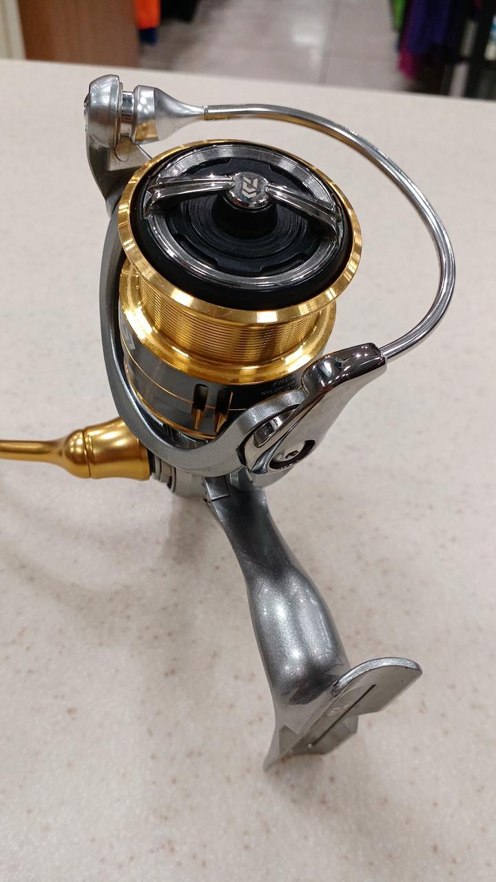 DAIWA Spinning Reel FREAMS LT 2000S-XH - Banzai Thrifting | BanzaiHobby