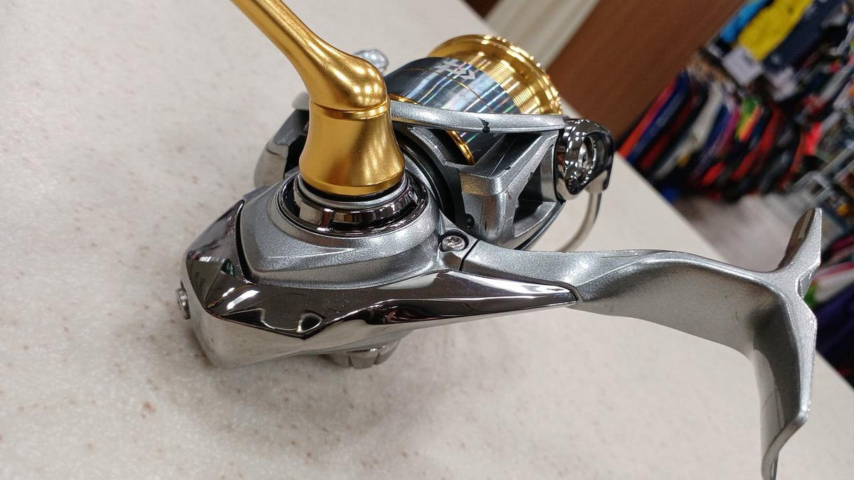 DAIWA Spinning Reel FREAMS LT 2000S-XH - Banzai Thrifting | BanzaiHobby