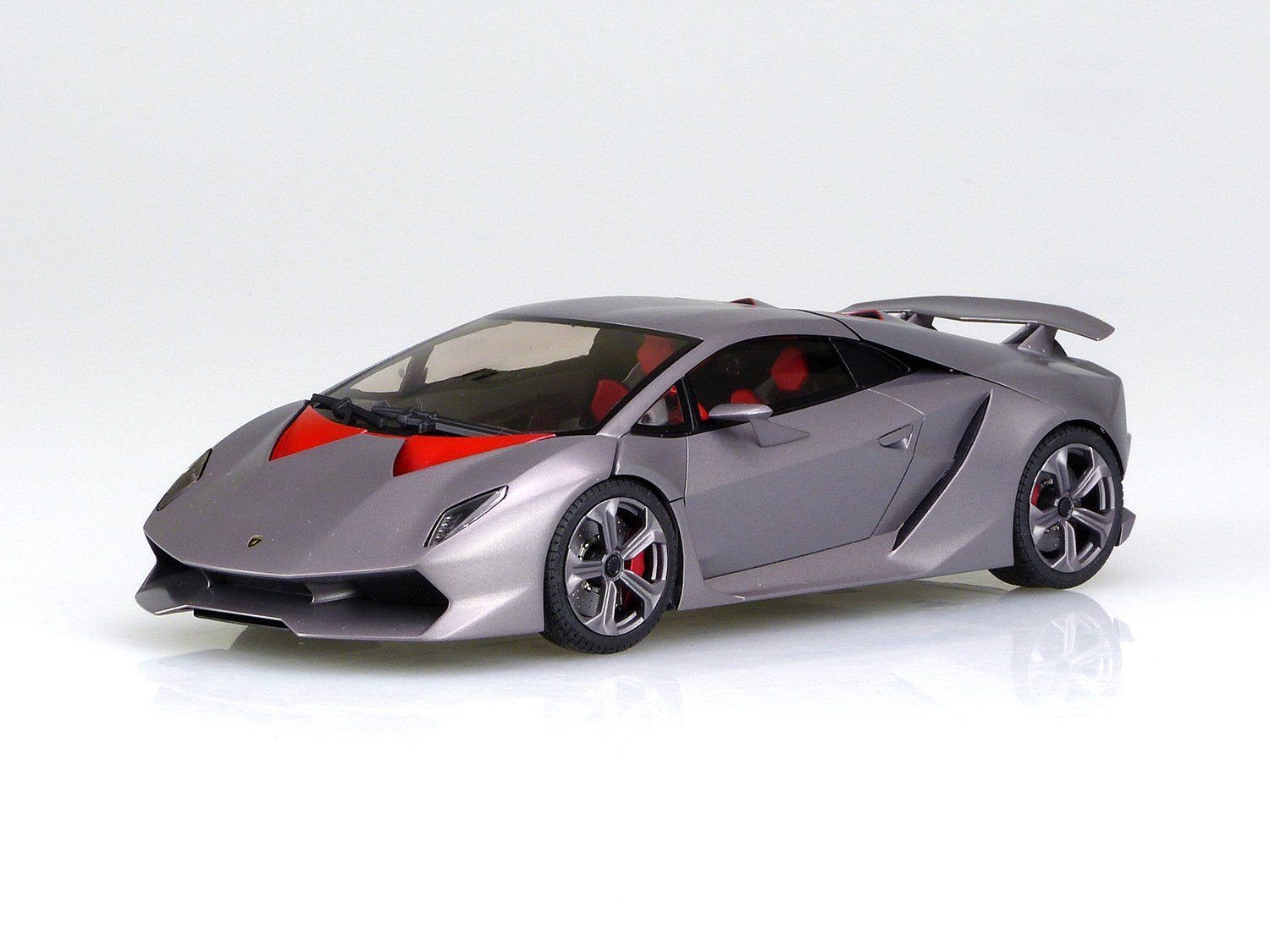 Aoshima Lamborghini Sesto Elemento 1/24 - BanzaiHobby