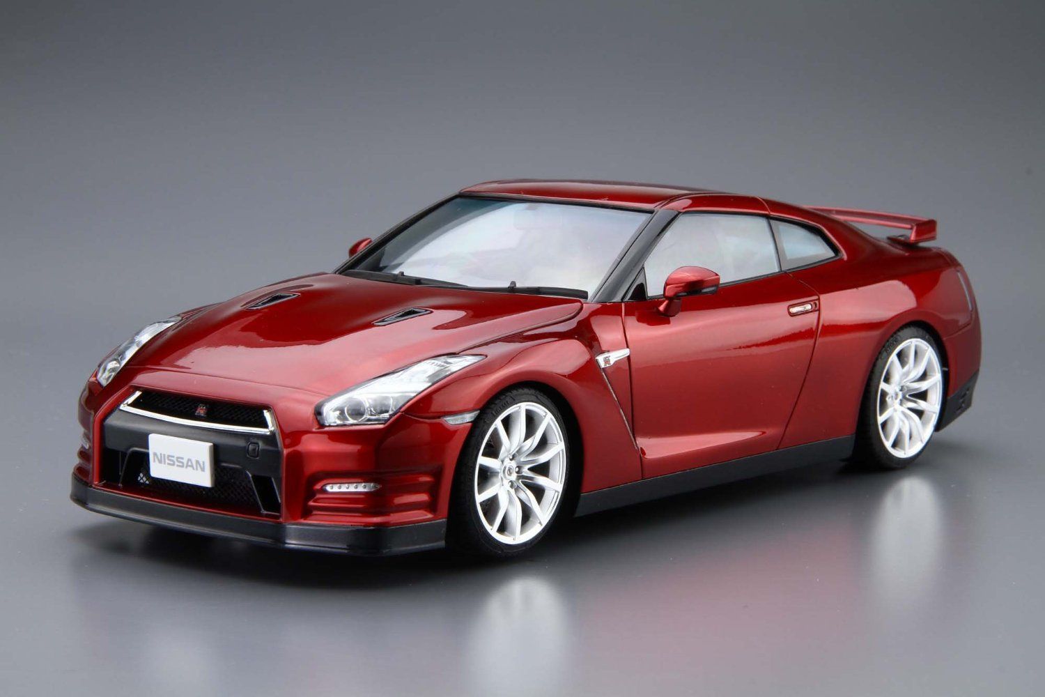 Aoshima Nissan R35 GT-R Pure Edition `14 1/24 - BanzaiHobby
