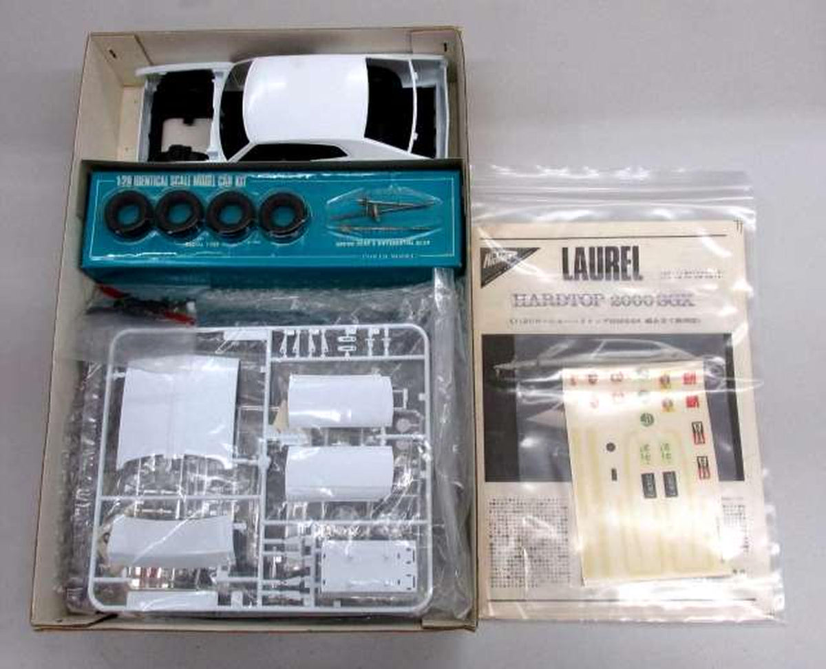 Nichimo 1/20 Nissan Laurel Hardtop 2000 SGX Motorized Kit [MC-2010] - Banzai Thrifting | BanzaiHobby