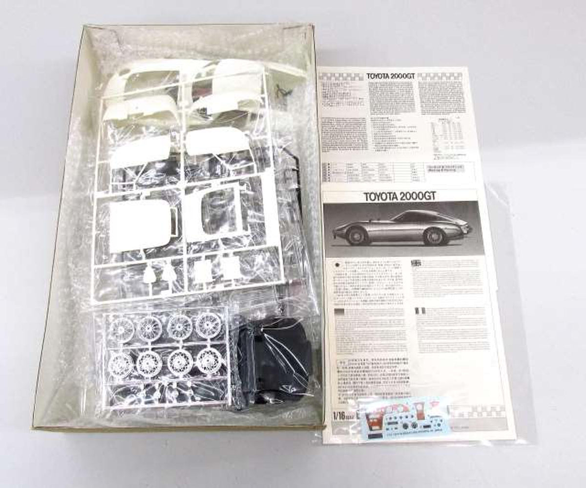 Fujimi 1/16 Toyota 2000GT [10128] - Banzai Thrifting | BanzaiHobby