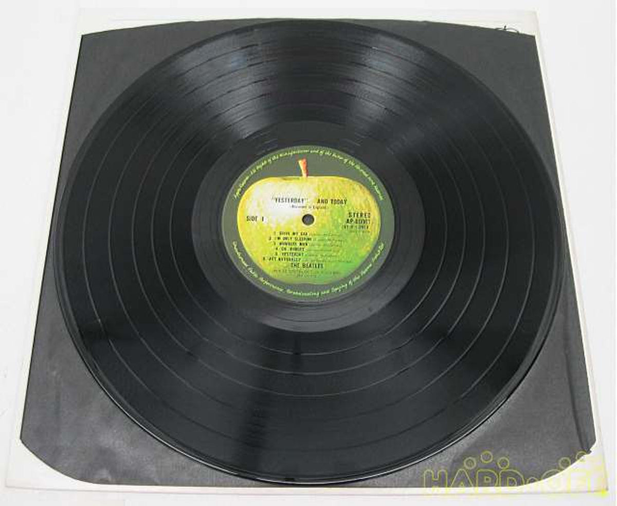 Toshiba Musical Industries The Beatles / Yesterday and Today (Black Disc) The Beatles / Yesterday and Today (Black Record)