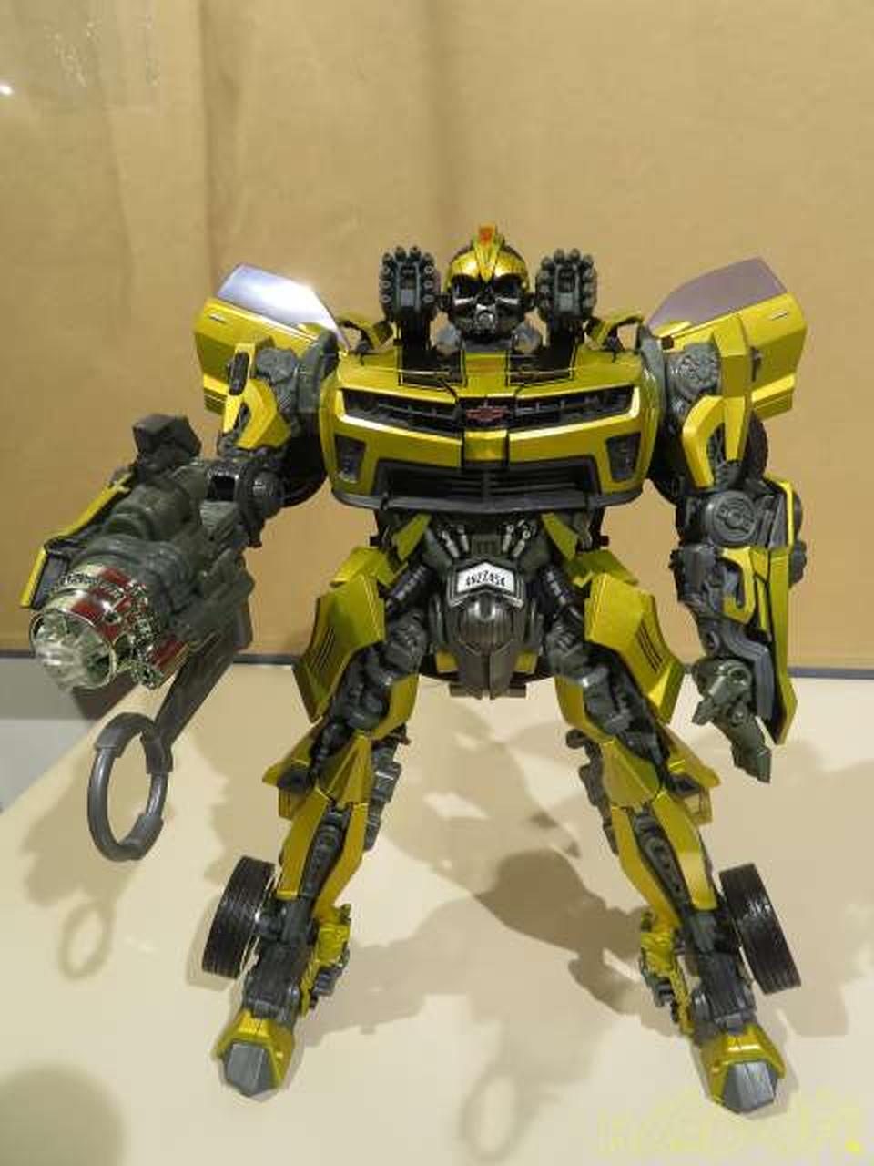 HASBRO Robot Soft Vinyl Figure Battle Ops Bumblebee Metallic Finish - HASBRO Banzai Hobby