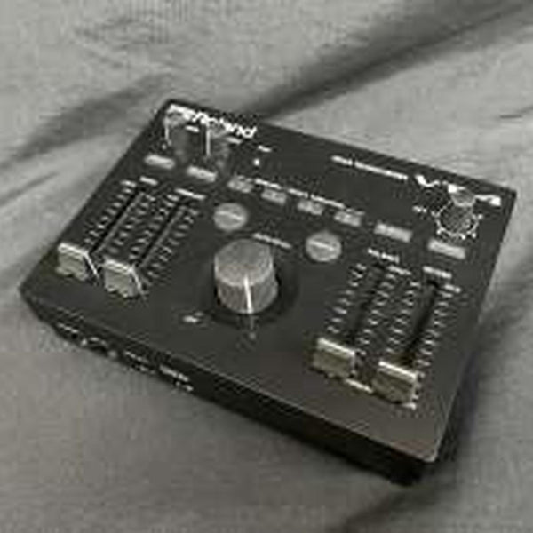 ROLAND [Adding Variety to the Voice as an Instrument] Vocal