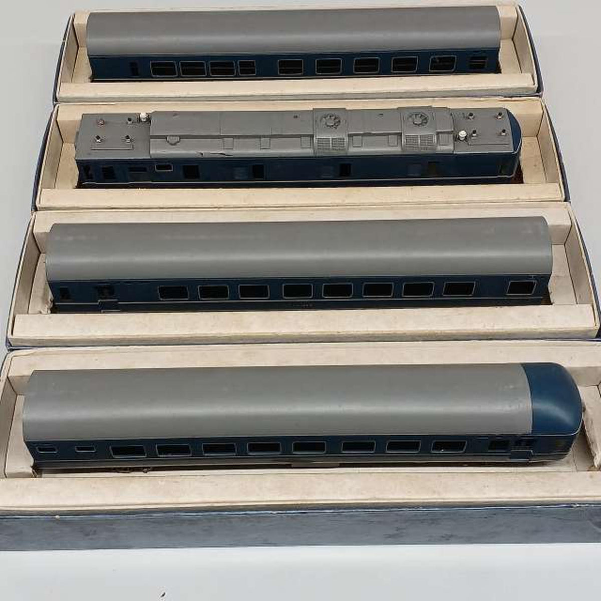 Katsumi 4 HO sleeper passenger cars - - Banzai Thrifting | BanzaiHobby