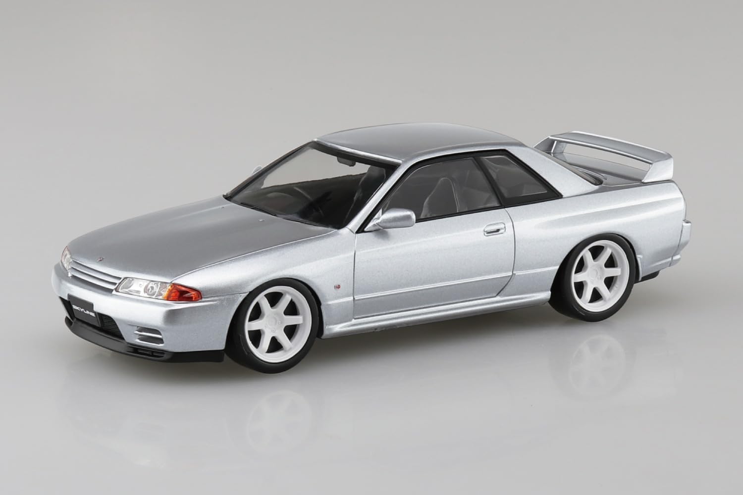 Aoshima 1/32 RakuPla Snap Kit No.14CU-SS Nissan R32 Skyline GT-R Custom Wheels (Spark Silver)