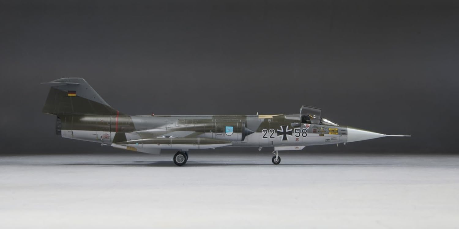 Fine Molds FX10 1/72 West German Air Force Luftwaffe F-104G Jet Fighter