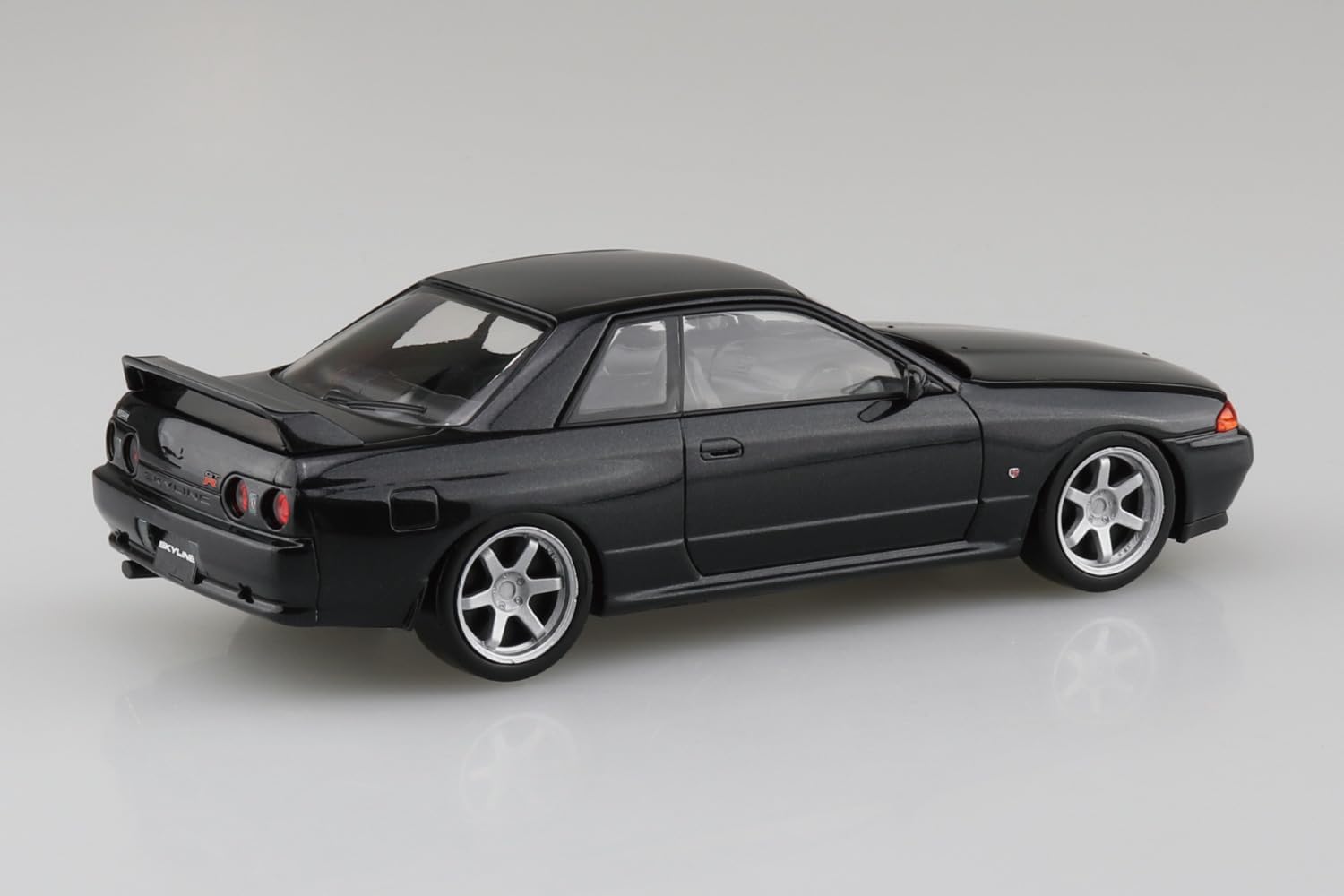 Aoshima 1/32 RakuPla Snap Kit No.14CU-BP Nissan R32 Skyline GT-R Custom Wheels (Black Pearl Metallic)