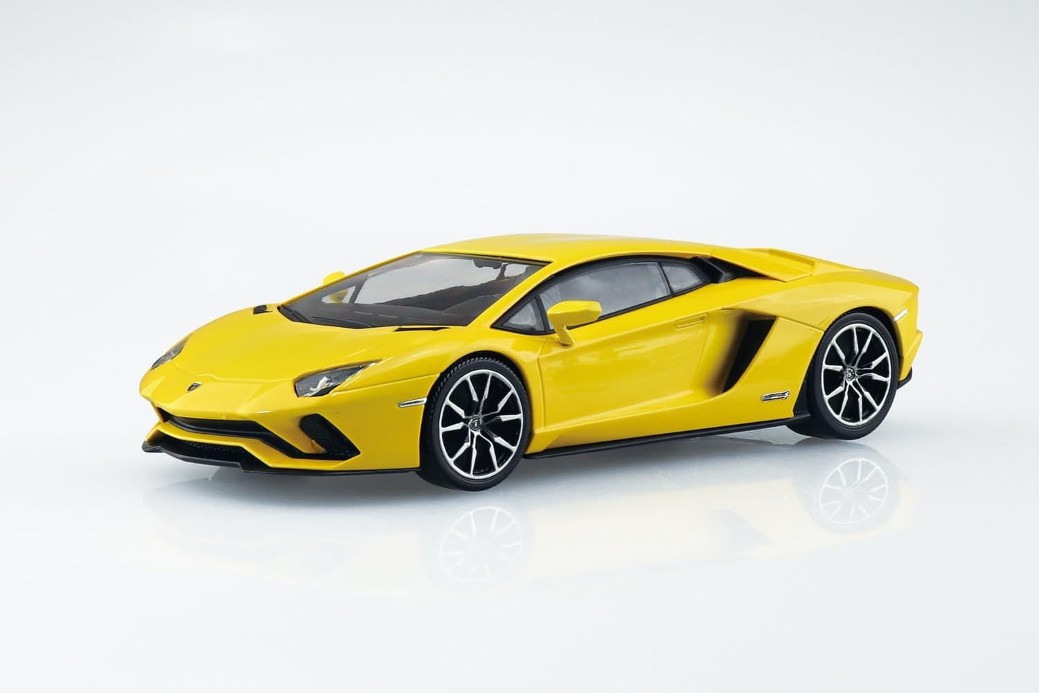 Aoshima 068151 1/32 Raku Plastic Snap Kit No.07-PY Lamborghini Aventador S Pearl Yellow - BanzaiHobby