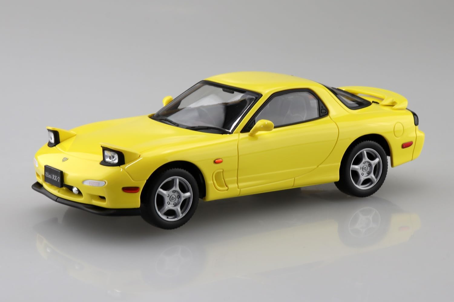 Aoshima 1/32 Raku Plastic Snap Kit No.04-CY Infini FD3S RX-7 Competition Yellow Mica - BanzaiHobby