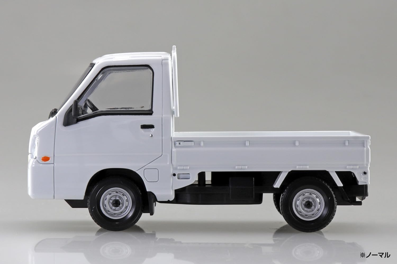 Aoshima 065785 1/32 Raku Plastic Snap Kit No.05-FW Subaru Sambar Truck Frost White