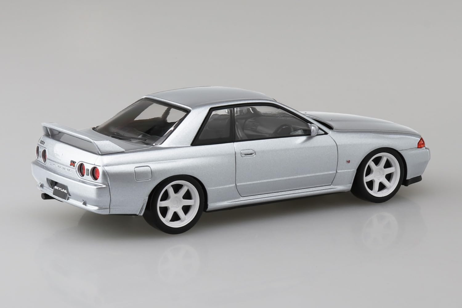 Aoshima 1/32 RakuPla Snap Kit No.14CU-SS Nissan R32 Skyline GT-R Custom Wheels (Spark Silver)