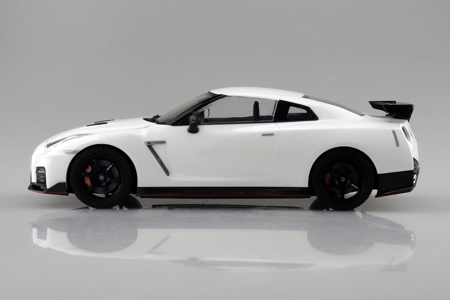Aoshima 1/24 RakuPla Snap Kit No.05-BW R35 NISSAN GT-R NISMO 2017 Brilliant White Pearl