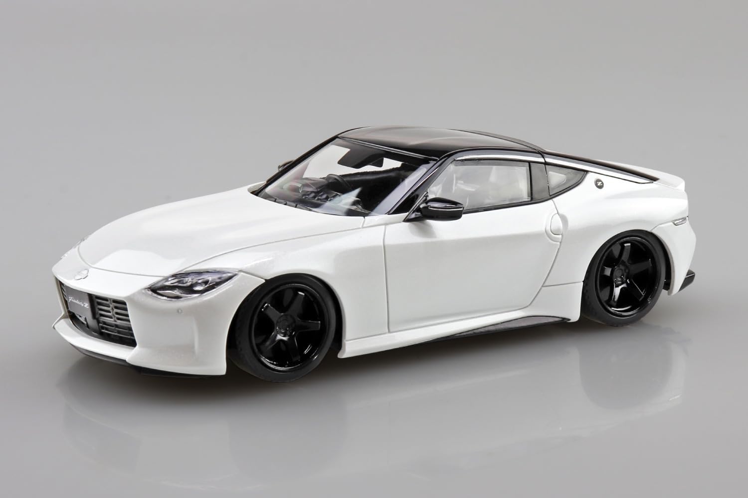 Aoshima 1/32 RakuPla Snap Kit No.17CU-PW RZ34 Fairlady Z Custom Wheel (Prism White) - BanzaiHobby