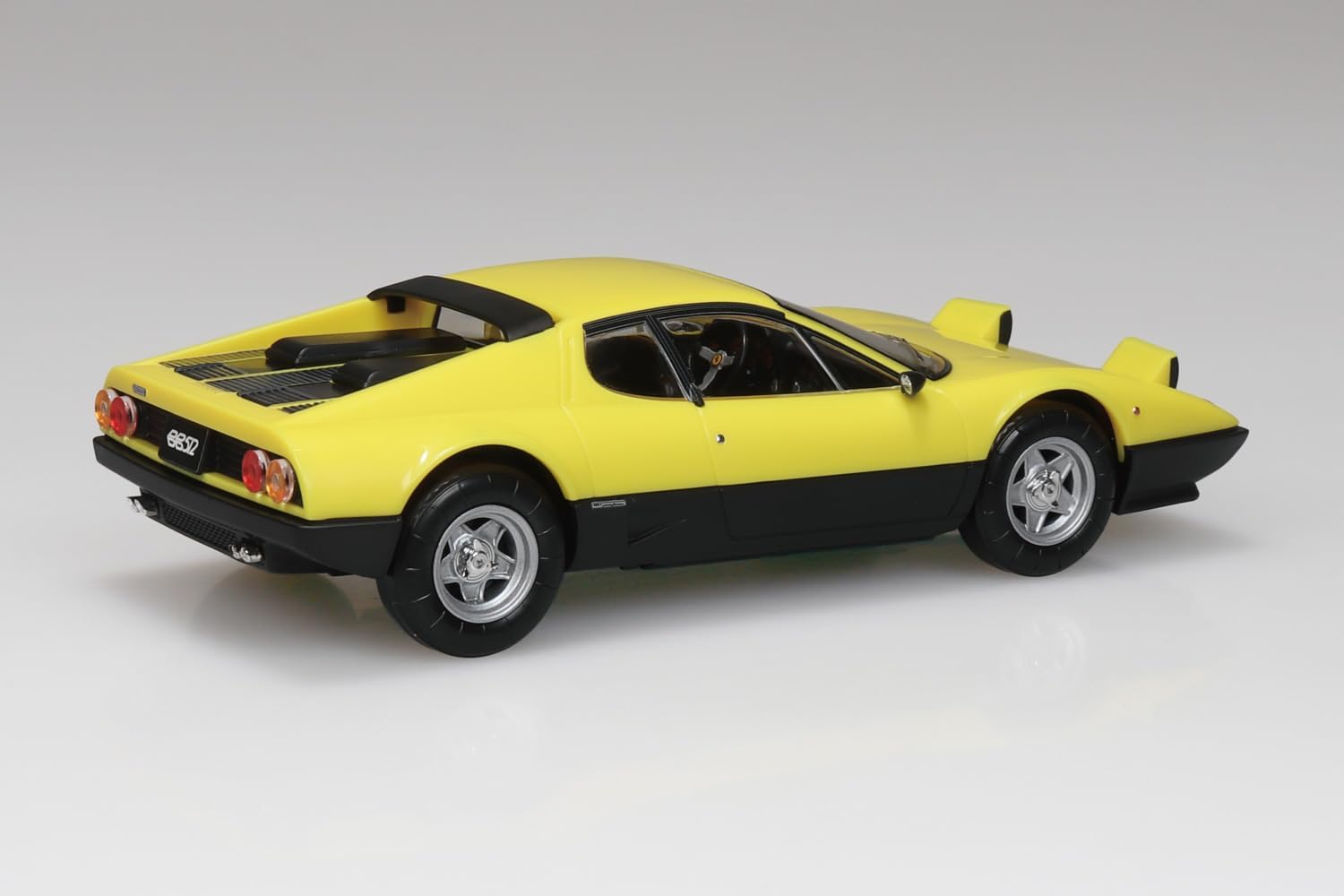 Aoshima 1/32 RakuPla Snap Kit No.26-YW Ferrari 512 BB (Yellow) - Aoshima Banzai Hobby