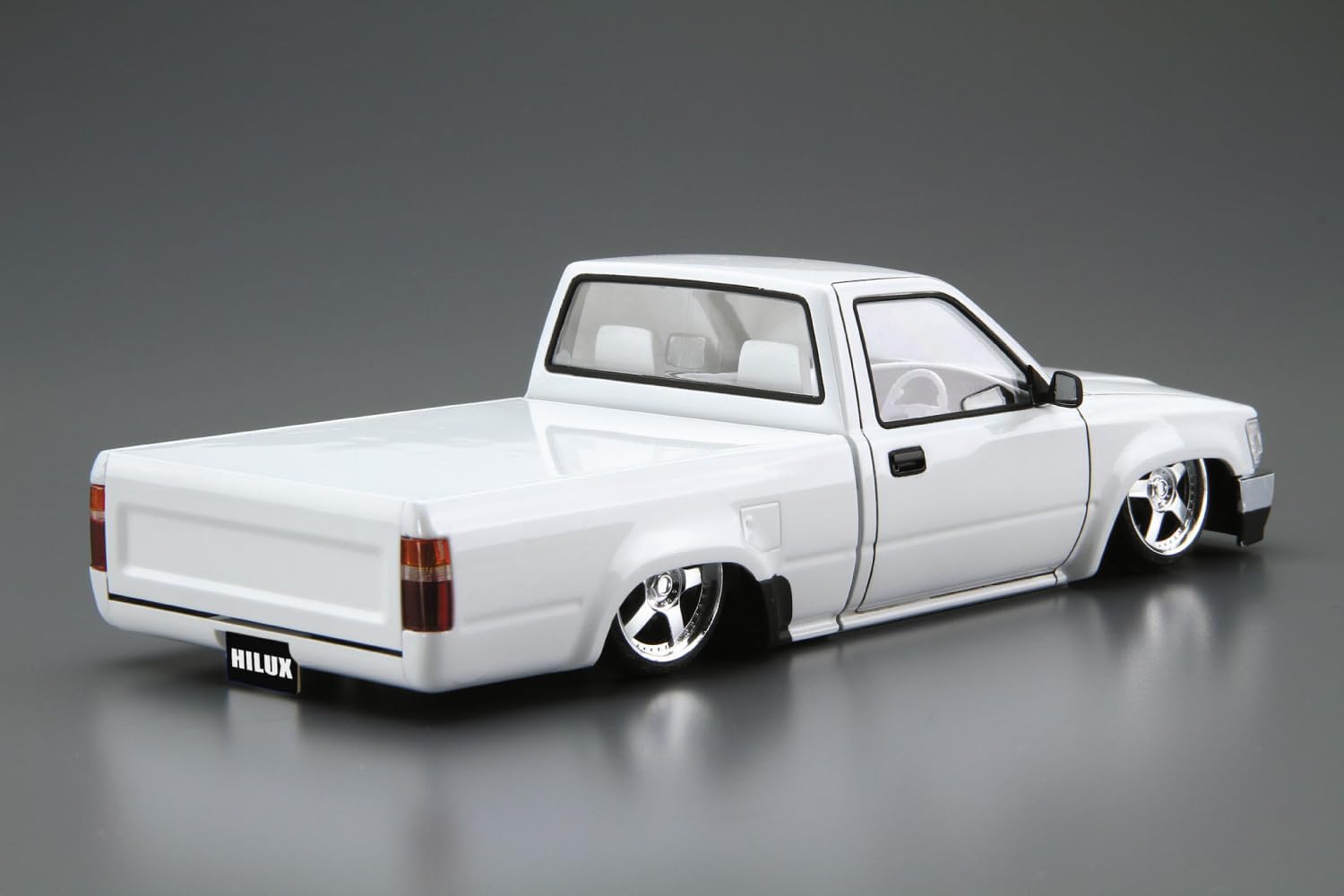 Aoshima 1/24 The Tuned Car No.041 RN80 Hilux Custom '95 (Toyota)